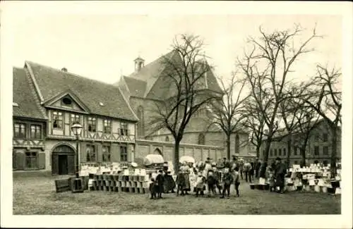 Ak Braunschweig in Niedersachsen, Spohrplatz, Mostrich Fabrik, Markt, Eimer, Kirche, Kinder