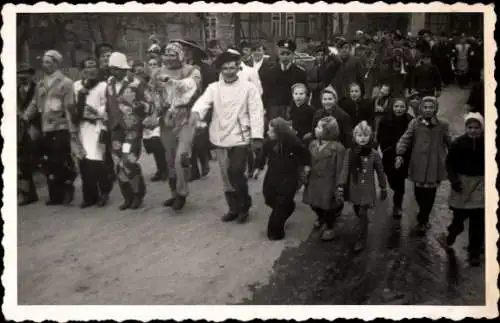 Foto Ak Vorsfelde Wolfsburg, Karneval, Kostümierte im Festzug, Kinder