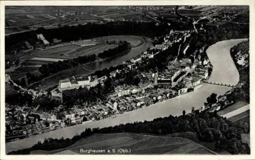 Ak Burghausen an der Salzach Oberbayern, Luftbild