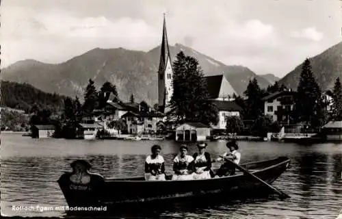 Ak Rottach Egern in Oberbayern, Bodenschneid, Frauen und Mann in Tracht, Boot, Kirche