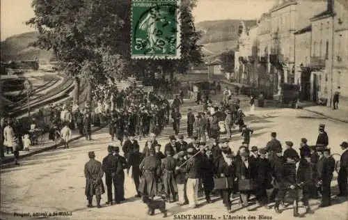 Ak Saint Mihiel Meuse, L'Arrivee des Bleus