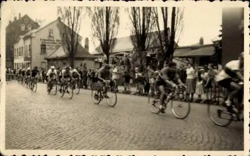 Foto Ak Rodewisch im Vogtland Sachsen, Friedensfahrt 1949 oder 1952?, Straßenpartie