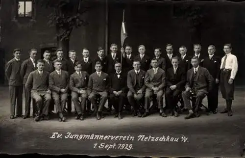 Foto Ak Netzschkau im Vogtland, evangelischer Jungmännerverein, Gruppenbild, 1. September 1929