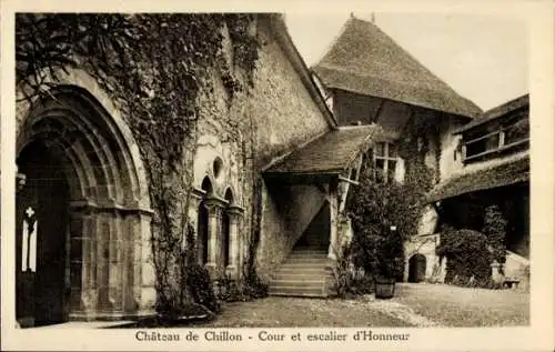 Ak Chillon Montreux Kanton Waadt, Schloss, Innenhof und Haupttreppe