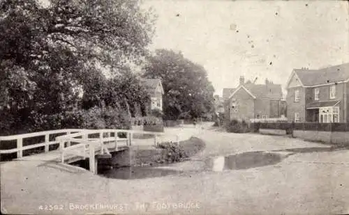 Ak Brockenhurst Hampshire England, Fußgängerbrücke