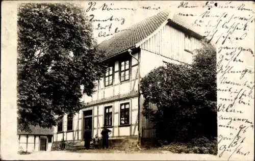 Foto Ak Kirchberg Seesen im Harz, Fachwerkhaus, Familie