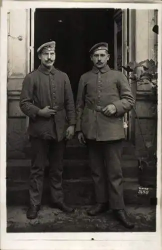 Foto Ak Zwei Deutsche Soldaten in Uniformen, II. Bay. A.K. Margonin