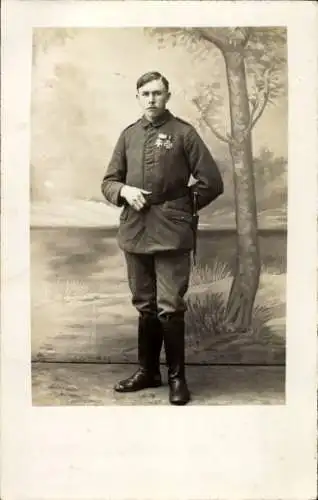 Foto Ak Deutscher Soldat in Uniform, Portrait, EK II, Verdienstkreuz