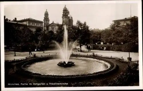 Ak München, Hofgarten und Theatinerkirche, Brunnen