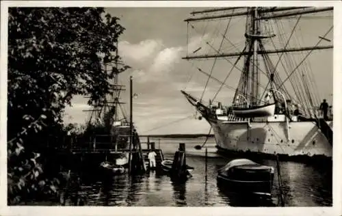 Ak Elsfleth im Oldenburger Land, Landungsbrücke an der Weser, Segelschiff