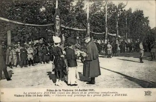 Ak Paris, Fetes de la Victoire 14 Juillet 1919, La grand pere Joffre