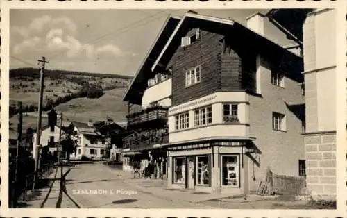 Ak Saalbach in Salzburg, Straßenpartie, Geschäft