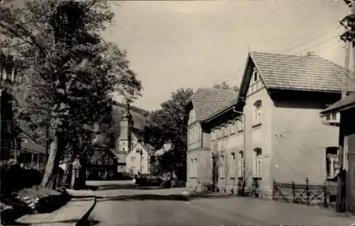 Ak Katzhütte im Schwarzatal Thüringen, FDGB Erholungsheim, Straßenpartie, Kirche