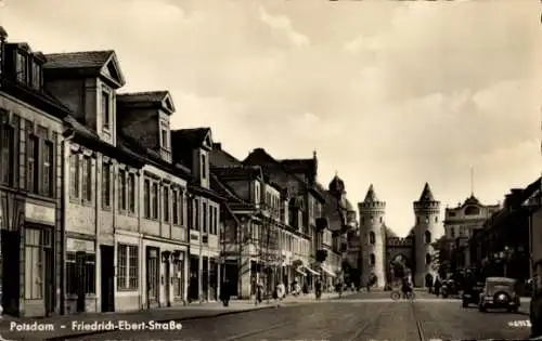 Ak Potsdam, Friedrich Ebert Straße mit Nauener Tor