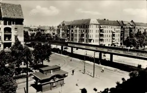 Ak Berlin Prenzlauer Berg, Schönhauser Allee Ecke Bornholmer Straße, Hochbahn