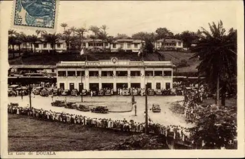 Ak Douala Kamerun, La Gare, Blick auf den Bahnhof