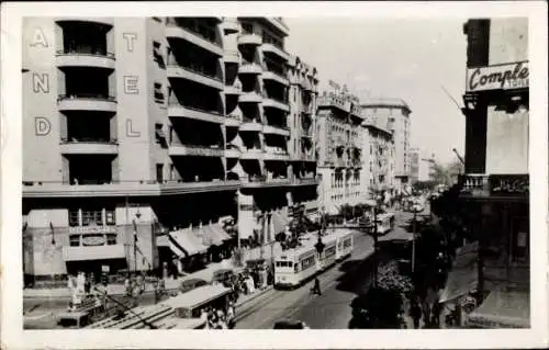 Ak Straßenbahn vor Grandhotel, Ladengeschäft Roussos