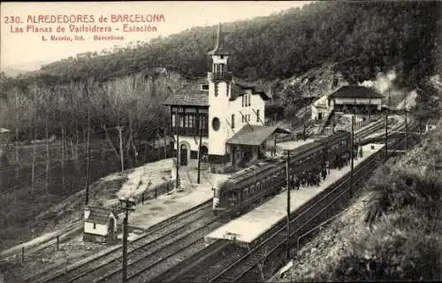 Ak Vallvidrera Barcelona Katalonien Spanien, Zugeinfahrt im Bahnhof