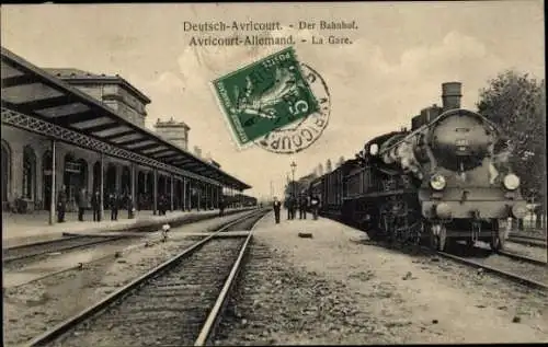 Ak Avricourt Allemand Deutsch Avricourt Meurthe et Moselle, Bahnhof, Gleisseite, Lokomotive