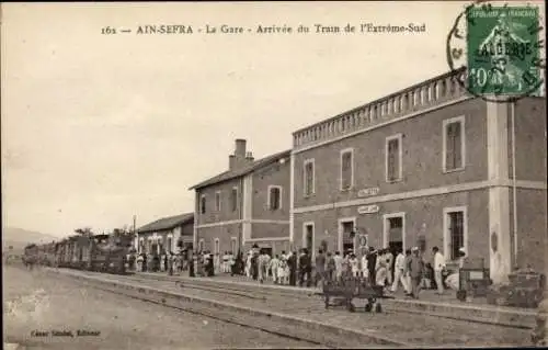 Ak Ain Sefra Algerien, Zugeinfahrt im Bahnhof, Gleisseite