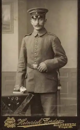 Kabinett Foto Hildesheim, Deutscher Soldat in Uniform, Standportrait