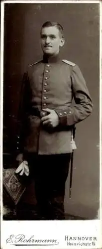 Kabinett Foto Hannover, Deutscher Soldat in Uniform, Standportrait