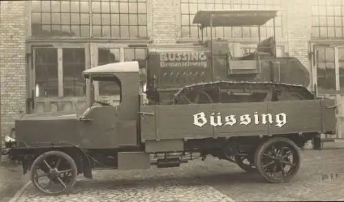 Foto Büssing Lastwagen transportiert Kettenfahrzeug, Raupenschlepper LZM, Februar 1921