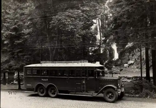 Foto Büssing NAG Autobus der Reichspost vor einem Wasserfall