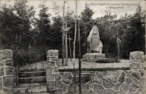 Ak Brüggerholz Brügge in Holstein, Ehrenfriedhof, Kaplansberg