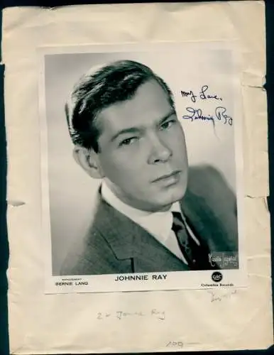 Autogrammkarten Sänger und Pianist Johnnie Ray, Portrait, Autogramm, auf Buchseite geklebt