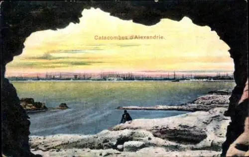 Ak Alexandria Ägypten, Catacombes d'Alexandrie, Blick auf den Hafen der Stadt, Höhle