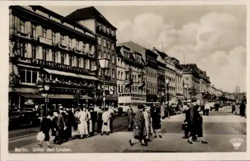 Ak Berlin Mitte, Unter den Linden, Passanten, Geschäfte, Bus