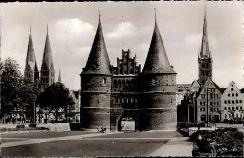 Ak Hansestadt Lübeck, Holstentor, St. Marien, Petrikirche