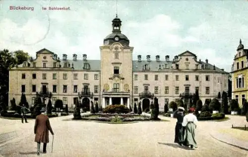 Ak Bückeburg im Kreis Schaumburg, Schlosshof