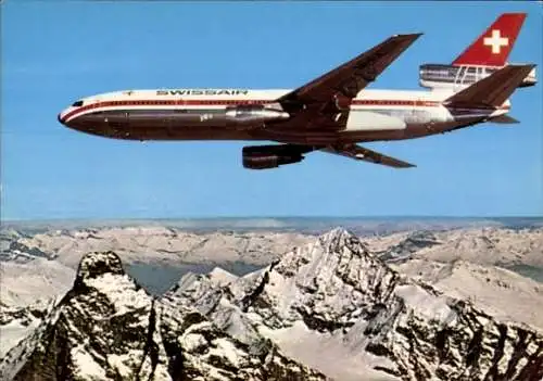 Ak Passagierflugzeug Swissair DC-10, Flugzeug über den Alpen