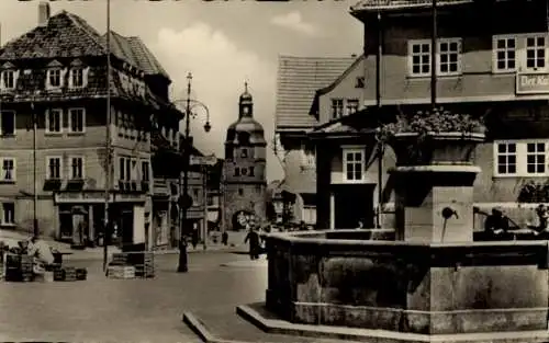 Ak Waltershausen in Thüringen, Nikolaustor, Blick vom Marktplatz, Brunnen