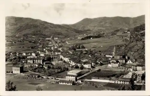 Ak Azpeitia Baskenland Spanien, Gesamtansicht, das Heiligtum von Loyela im Hintergrund