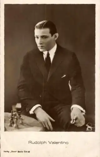 Ak Schauspieler Rudolph Valentino, Portrait, Schachfiguren