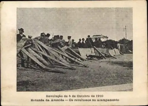 Ak Portugal, Revolution 5. Oktober 1910, Rotunda da Avenida, Straßensperre