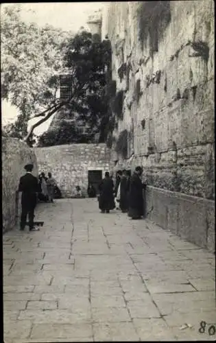 Judaika Foto Ak Jerusalem Israel, Juden beim Gebet an der Klagemauer