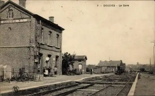 Ak Douzies Maubiège Nord, La Gare