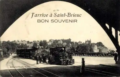 Ak Saint Brieuc Côtes d’Armor, Lok fährt in den Bahnhof ein