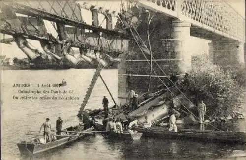 Ak Les Ponts de Cé Maine et Loire, die Überreste des Mechanikers werden entfernt, Katastrophe 1907