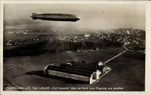 Ak Friedrichshafen am Bodensee,  Luftschiff LZ 127 Graf Zeppelin über der Werft, Flugzeugaufnahme