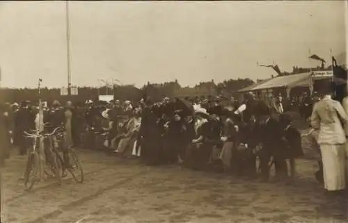 Foto Ak Karlsruhe in Baden, Flugtag, Zuschauer