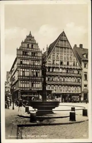 Ak Hannover in Niedersachsen, alte Häuser am Markt, Brunnen