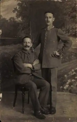 Foto Ak Deutsche Soldaten in Uniformen, Standporträt, Kaiserzeit