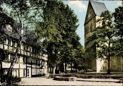 Ak Halle in Westfalen, Kirchplatz, Kirche, Fachwerkhaus