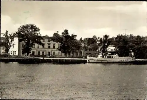 Ak Lauterbach Putbus auf der Insel Rügen, Hotel am Hafen, Schiff