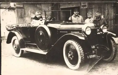 Foto Ak Französische Soldaten mit einem Automobil